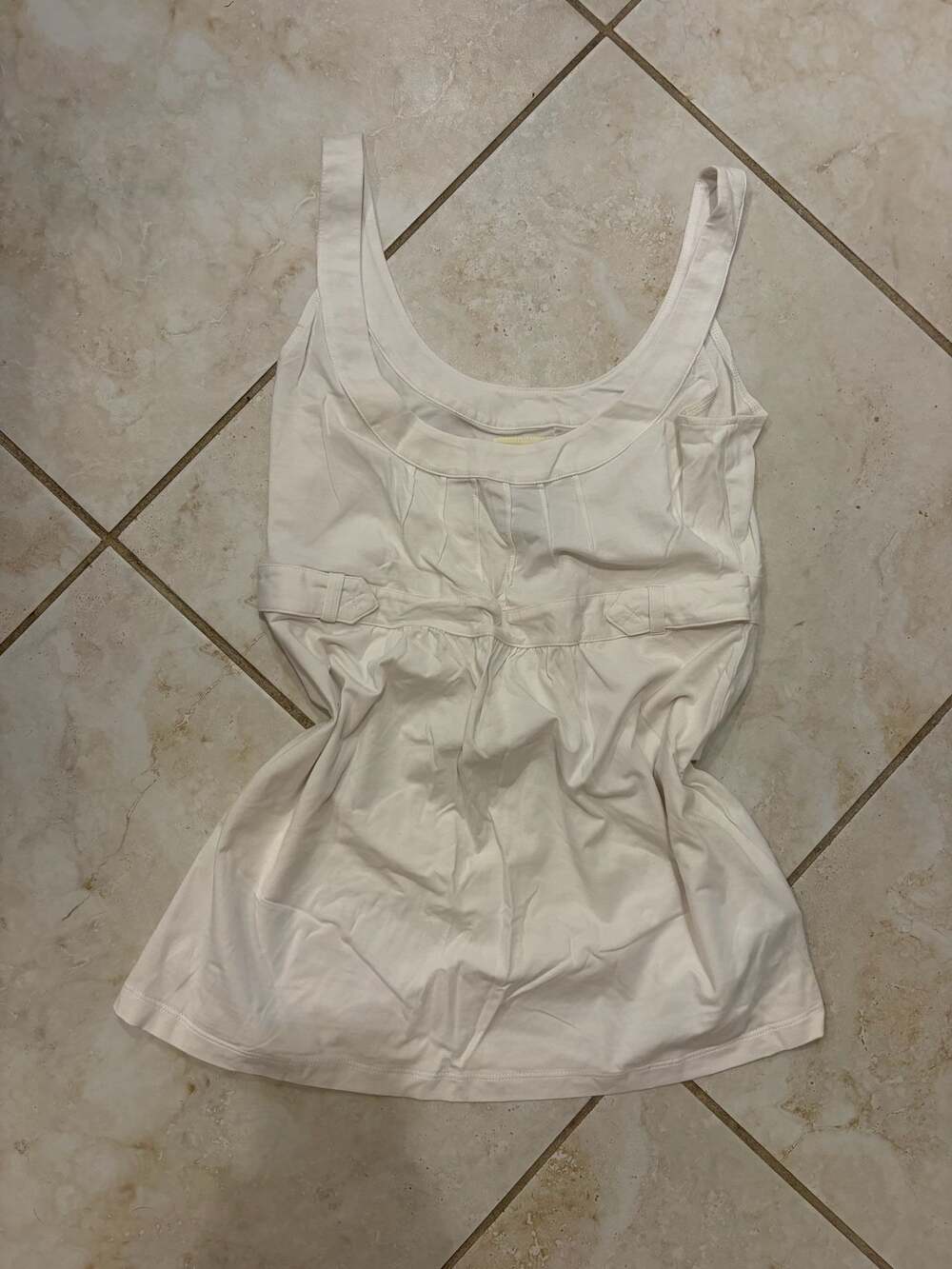 Y2K Oakley Women's White Sleeveless Scoop Neck Tank Top with Waist Tab Detail